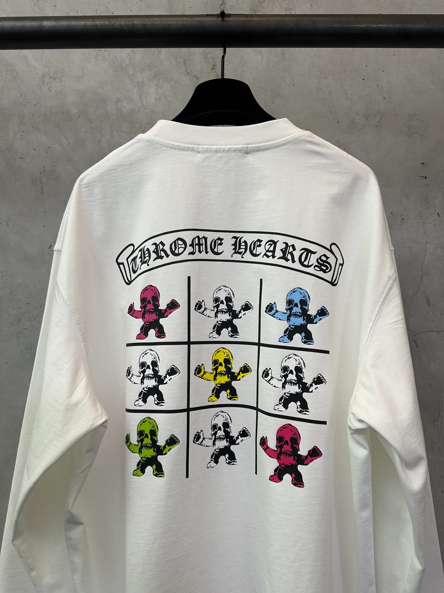 P340 Chrome Hearts 25ss foti system black color nine-square grid round neck long-sleeved T-shirt. Fabric is high-definition, ultra-heavy-weight cotton, double-yarn compact Xinjiang cotton. Weight: 320 grams. Clean cloth surface. Clear texture. Tight feel. Stiff. High color fastness. No deformation. No discoloration. Customized hardware. Thread. Accessories. Alignment. Same style for men and women. -Color: Black White -Size: XS S M L